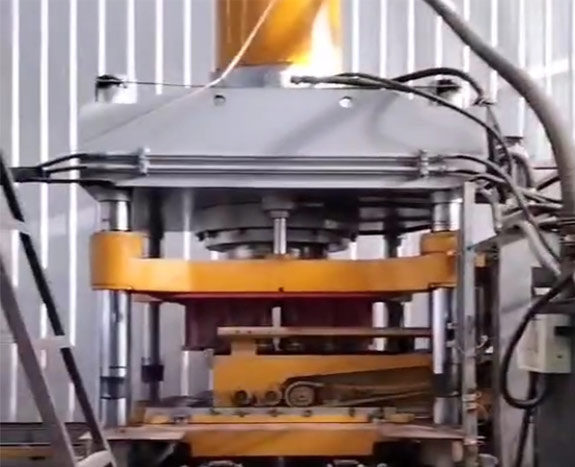 子母車養護自動化碼垛機 全自動靜壓磚機生產線客戶現場